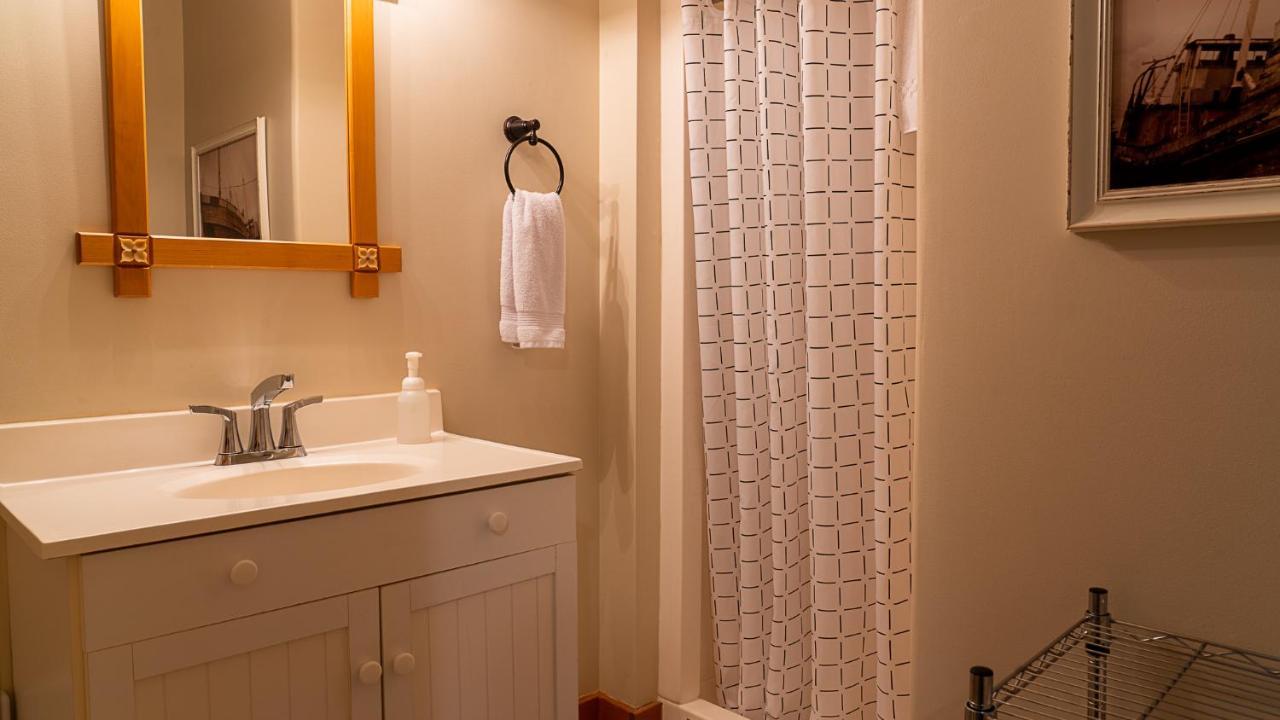 Wild Pacific Guest Suites Ucluelet Esterno foto