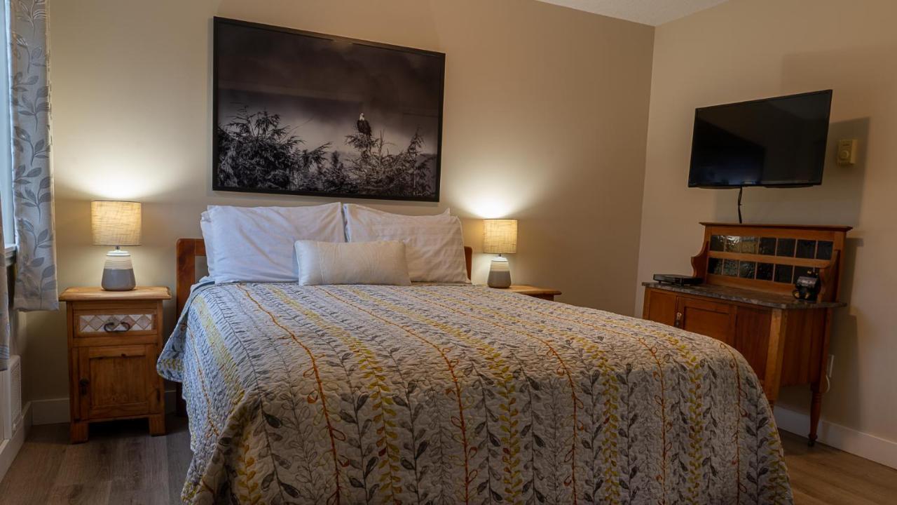 Wild Pacific Guest Suites Ucluelet Esterno foto