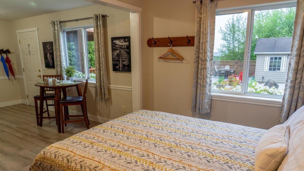 Wild Pacific Guest Suites Ucluelet Esterno foto