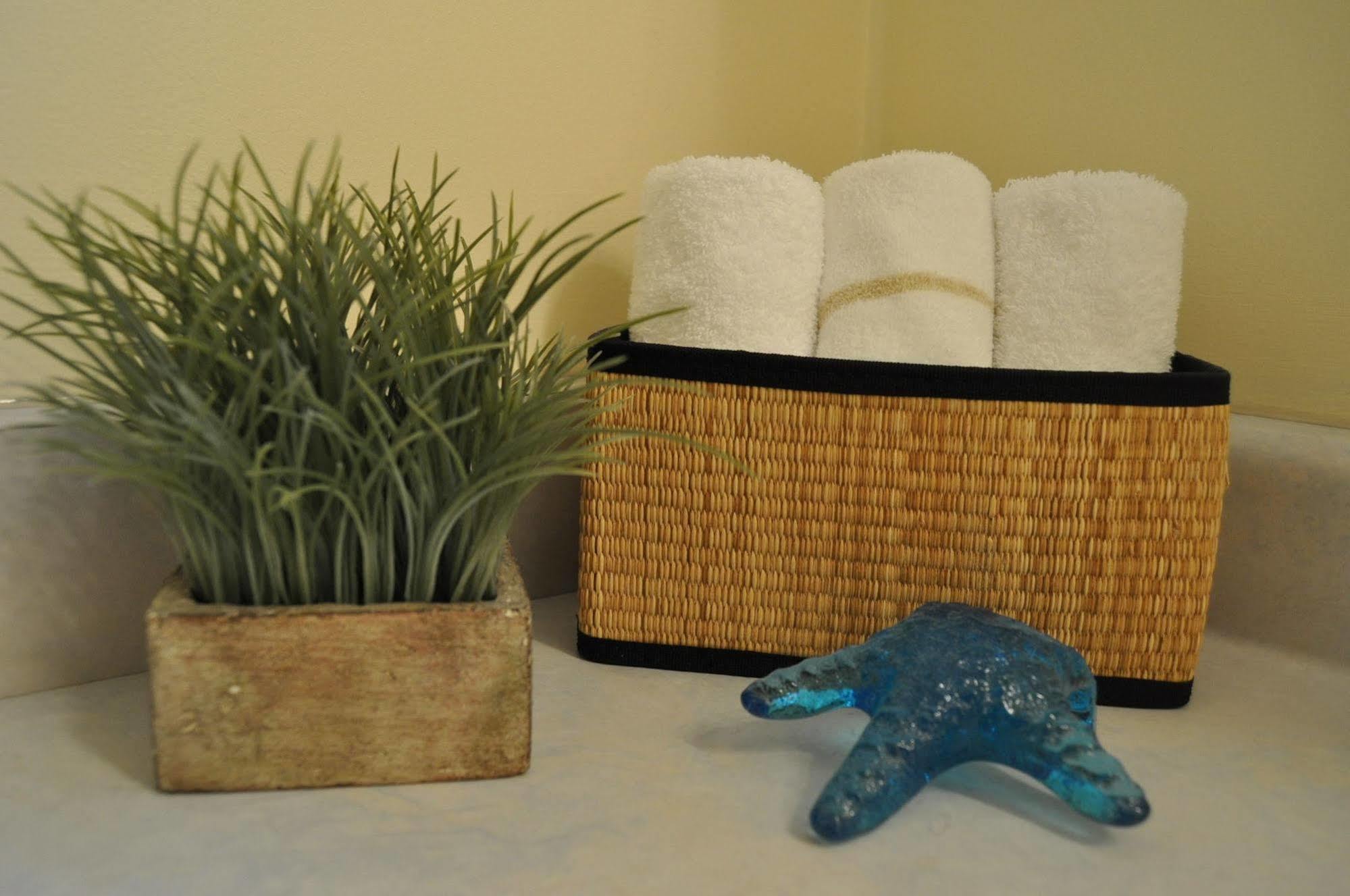 Wild Pacific Guest Suites Ucluelet Esterno foto